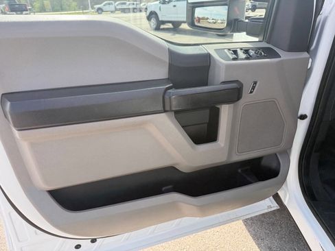 Used 2022 Ford F250 XL w/ Power Equipment Group image 18