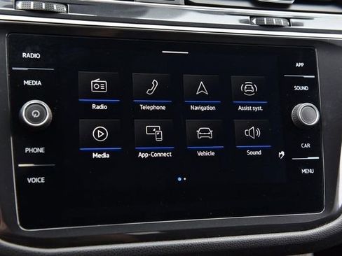 Used 2024 Volkswagen Tiguan SE AWD/4WD image 14