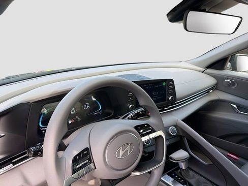 New 2026 Hyundai Elantra SE FWD image 9