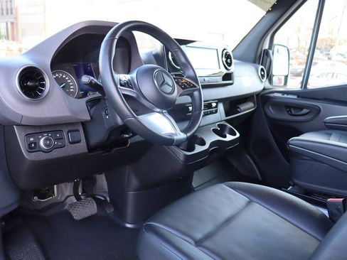 Used 2024 Mercedes-Benz eSprinter 170 Cargo image 9
