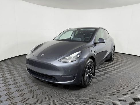 Used 2020 Tesla Model Y Long Range image 3