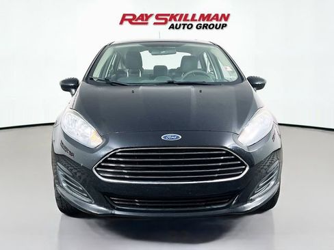 Used 2017 Ford Fiesta SE FWD image 2