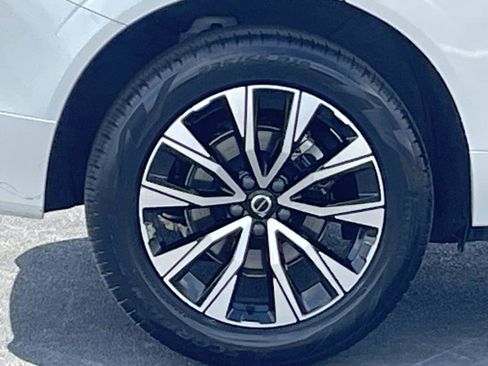 Certified 2023 Volvo XC60 B5 Plus w/ Climate Package AWD/4WD image 9