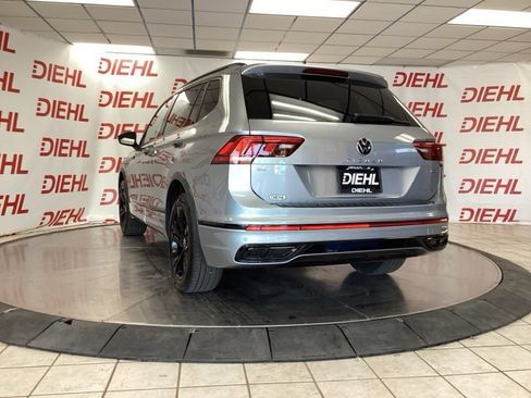 Used 2024 Volkswagen Tiguan SE R-Line AWD/4WD image 5
