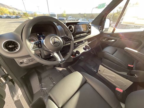 New 2025 Mercedes-Benz Sprinter 2500 image 4