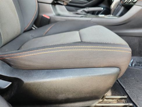 Used 2021 Subaru Crosstrek 2.0i Premium w/ Moonroof Package image 18