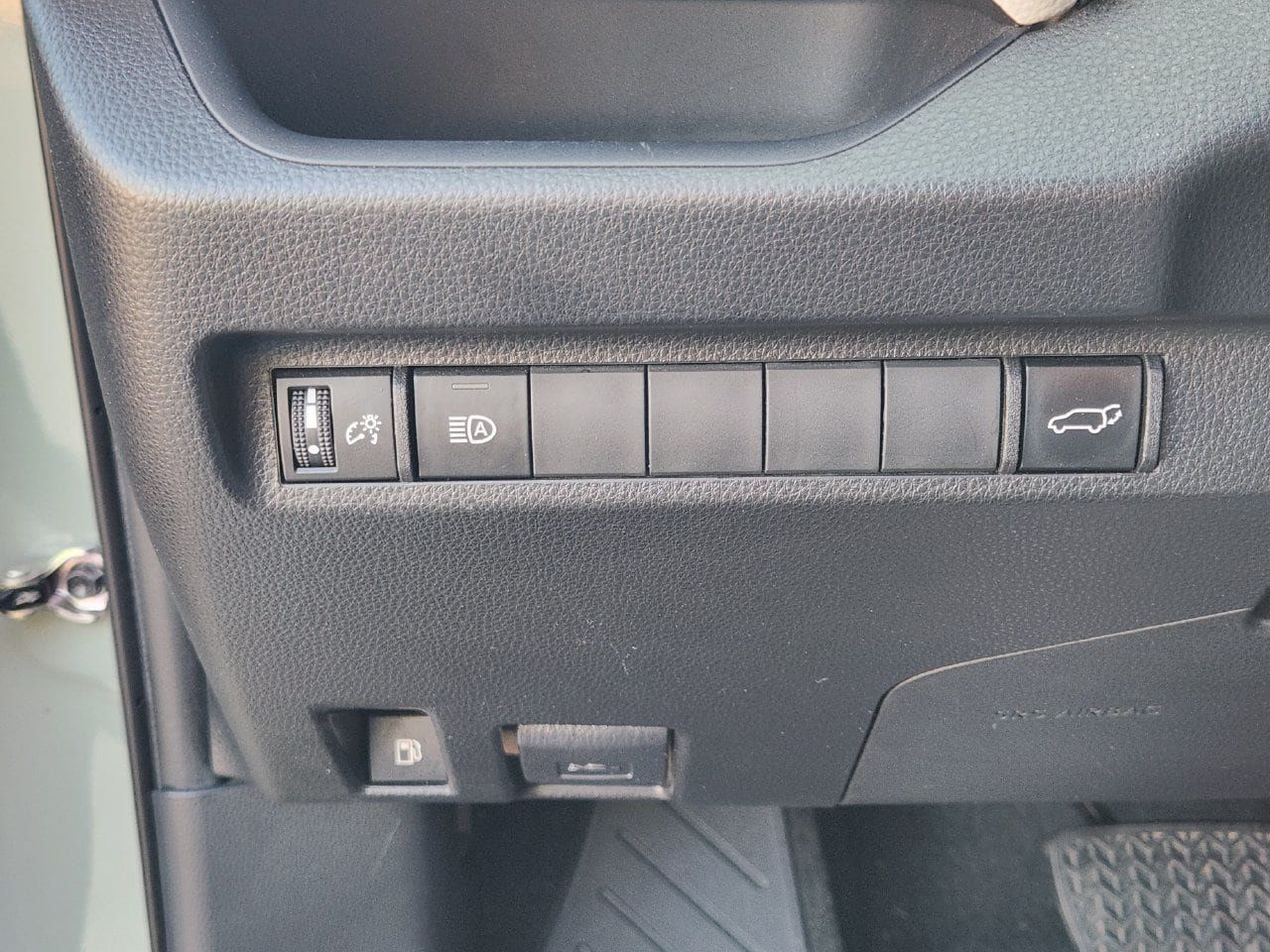 Used 2023 Toyota RAV4 XLE w/ Convenience Package AWD/4WD image 15
