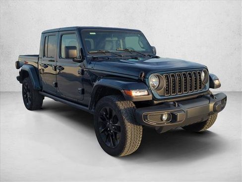 Used 2025 Jeep Gladiator Sport AWD/4WD image 3