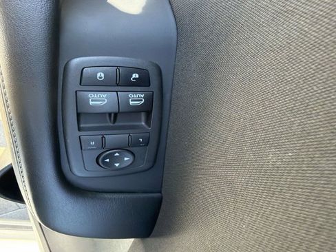 Used 2022 Dodge Challenger R/T w/ Blacktop Package RWD image 9