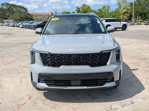 Certified 2025 Kia Sorento SX FWD image 2