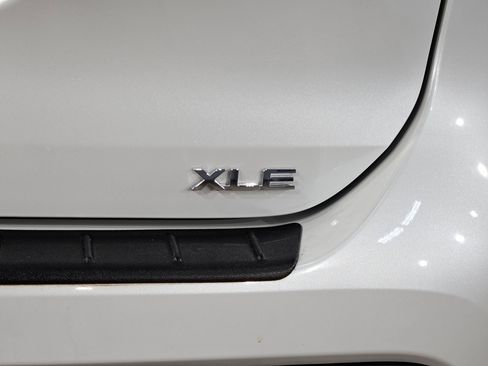 Used 2023 Toyota Highlander XLE FWD image 40