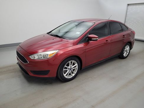 Used 2016 Ford Focus SE FWD image 2