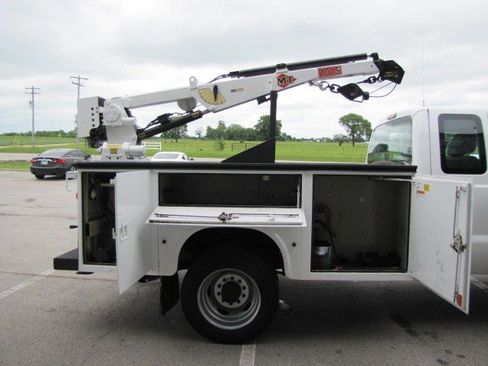 Used 2013 Ford F550 4x4 SuperCab Super Duty w/ Payload Upgrade Pkg image 14