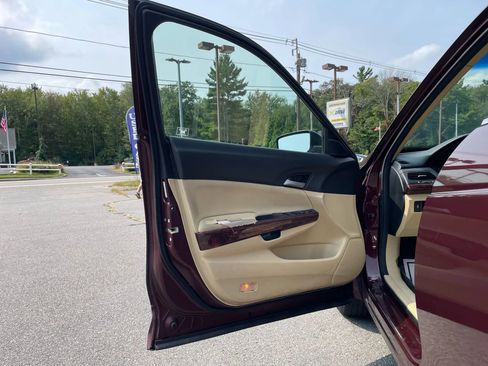 Used 2012 Honda Crosstour EX image 10