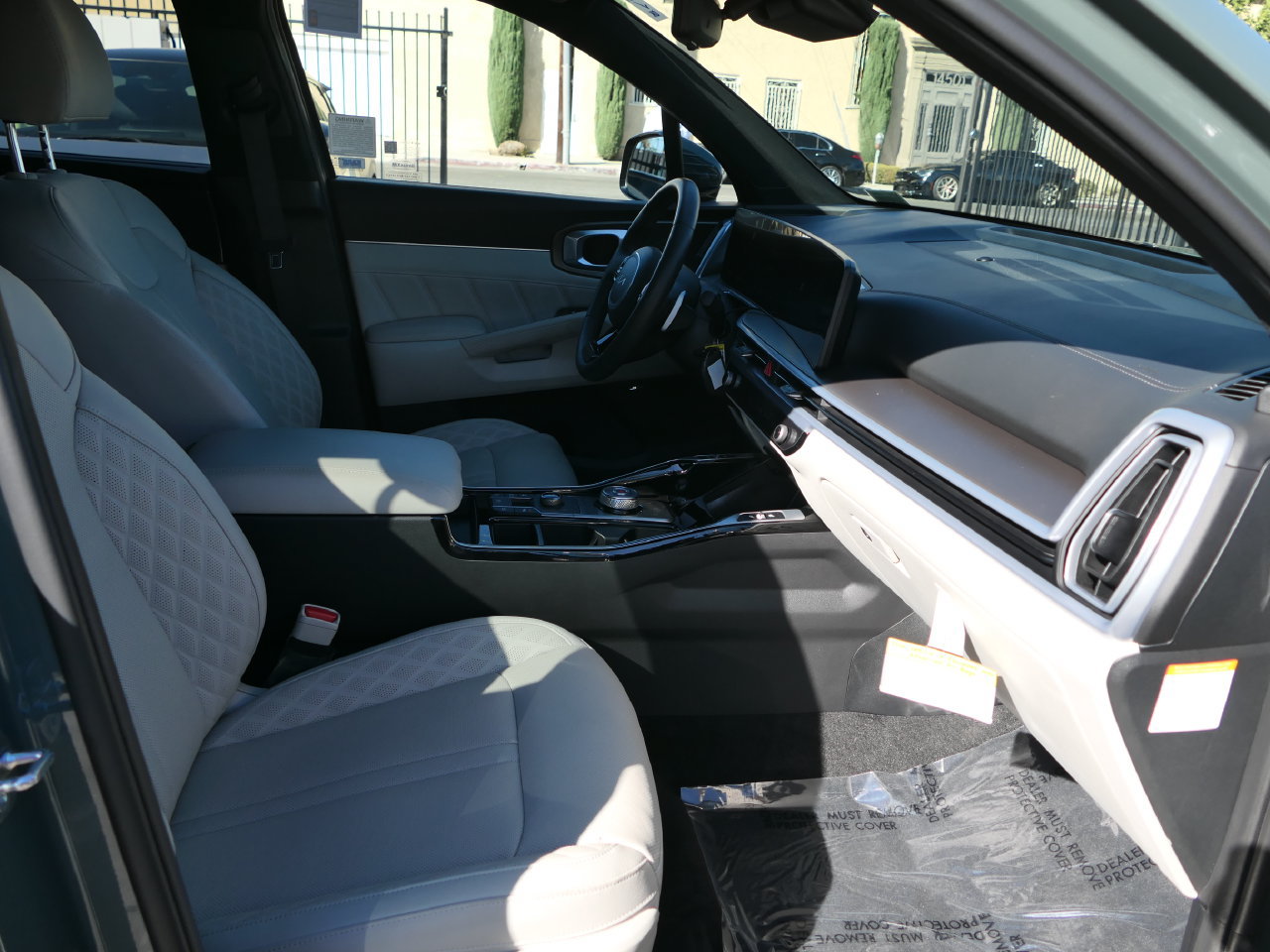 Certified 2025 Kia Sorento SX Prestige AWD/4WD image 32