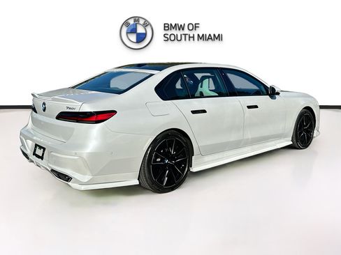 Certified 2025 BMW 760i xDrive image 7