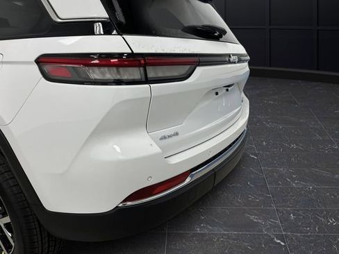 New 2025 Jeep Grand Cherokee Limited w/ Trailer Tow Package image 34