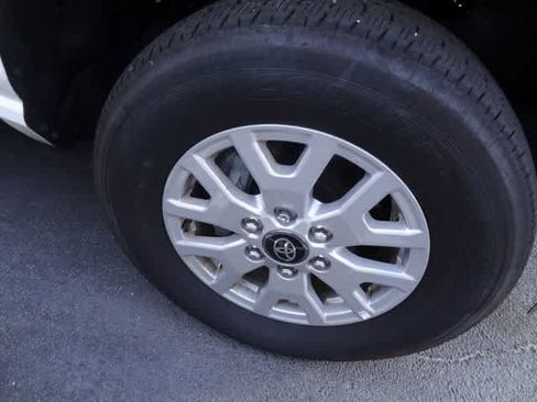 Used 2025 Toyota Tacoma SR5 AWD/4WD image 15