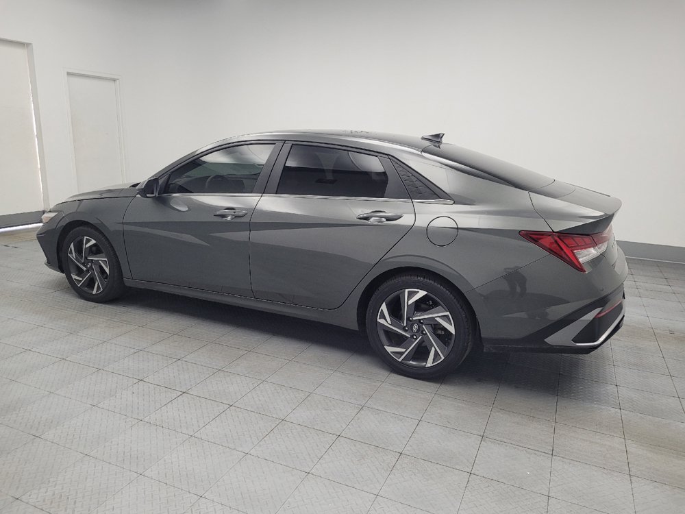 Used 2024 Hyundai Elantra SEL w/ Convenience Package FWD image 3