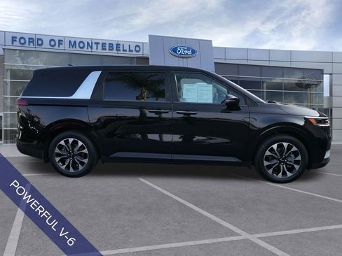 Used 2024 Kia Carnival EX FWD image 2