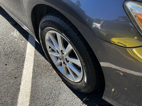 Used 2011 Toyota Camry XLE image 11