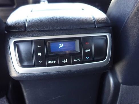 Used 2019 Toyota Highlander XLE AWD/4WD image 30