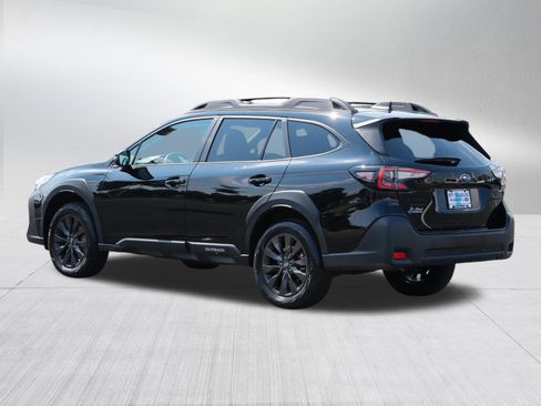 Certified 2025 Subaru Outback Onyx Edition w/ Tech Package 3 AWD/4WD image 5