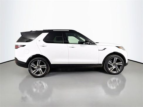 New 2026 Land Rover Discovery Dynamic SE image 4