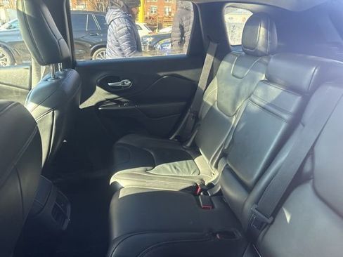Used 2016 Jeep Cherokee Limited image 7