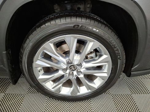 Used 2024 Toyota Highlander Limited image 27