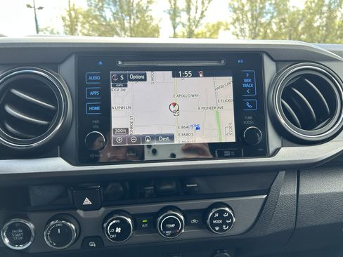 Used 2017 Toyota Tacoma TRD Off-Road w/ Tow Package (A/T) image 20