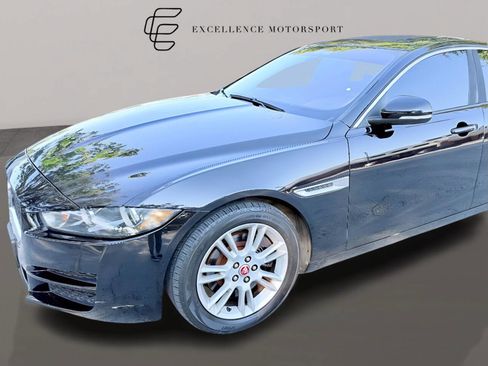 Used 2017 Jaguar XE Premium image 2