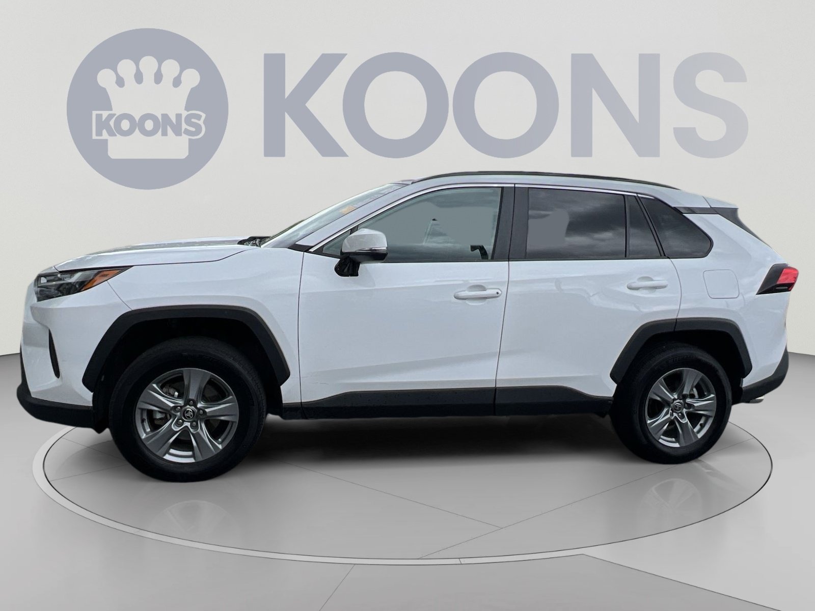 Used 2025 Toyota RAV4 XLE AWD/4WD image 2