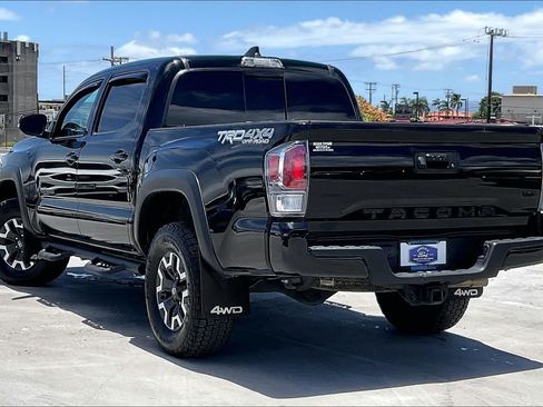 Used 2023 Toyota Tacoma TRD Off-Road AWD/4WD image 4