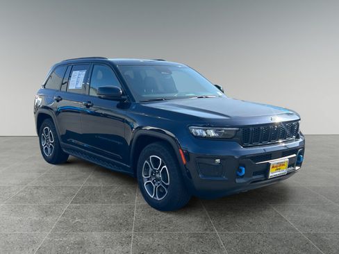 Used 2023 Jeep Grand Cherokee Trailhawk w/ Advanced Protech Group II AWD/4WD image 7