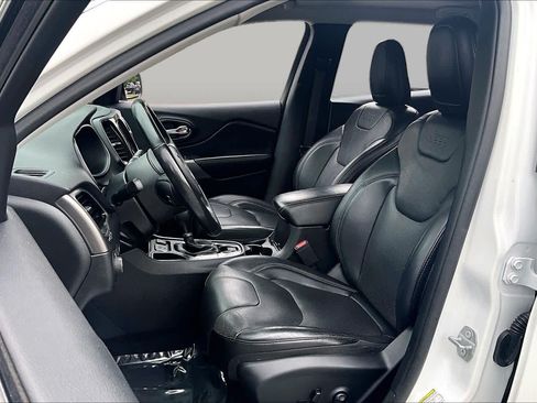 Used 2019 Jeep Cherokee Limited w/ Technology Group FWD image 8