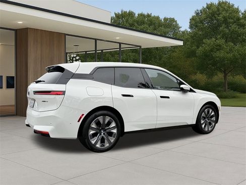 Used 2026 BMW iX xDrive45 w/ Premium Package image 7