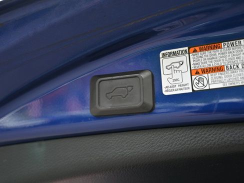 Used 2015 Toyota RAV4 XLE AWD/4WD image 18