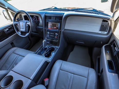 Used 2015 Lincoln Navigator 4WD image 31