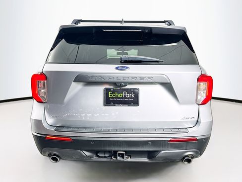 Used 2022 Ford Explorer XLT w/ Equipment Group 202A image 7