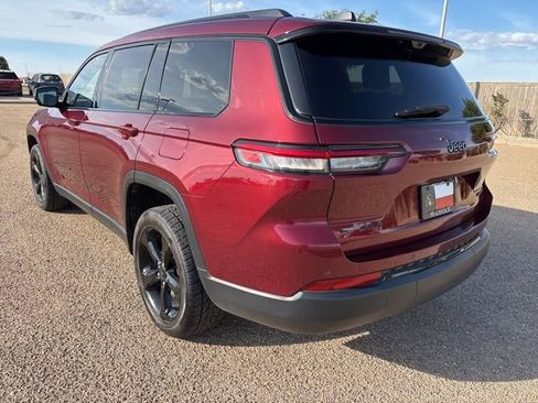 Used 2022 Jeep Grand Cherokee L Limited w/ Luxury Tech Group II image 3