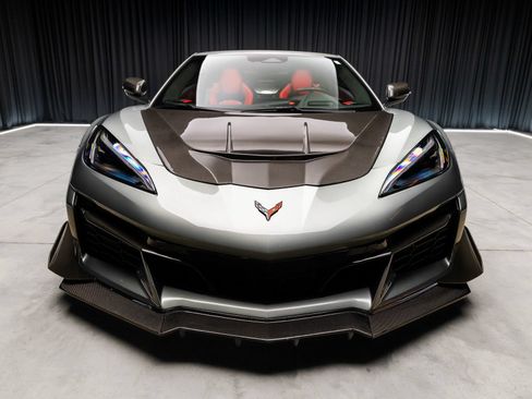Used 2024 Chevrolet Corvette Z06 RWD image 10