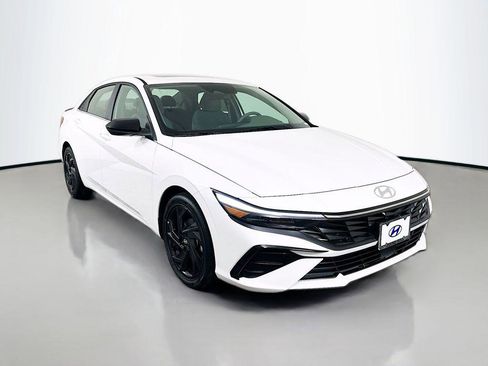 New 2026 Hyundai Elantra SEL Sport Premium FWD image 3