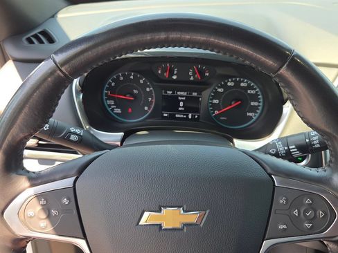 Used 2022 Chevrolet Traverse LT FWD image 34