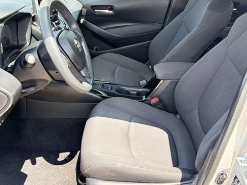 Used 2021 Toyota Corolla LE FWD image 5