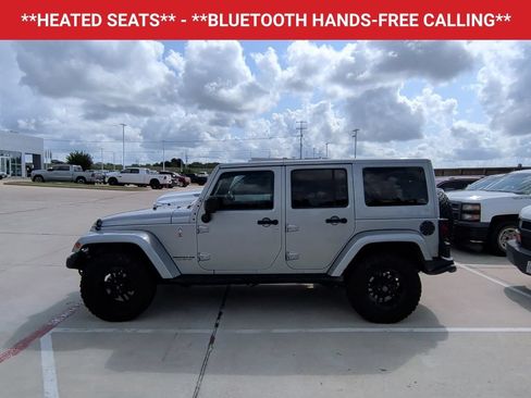 Used 2017 Jeep Wrangler Unlimited Sahara AWD/4WD image 5