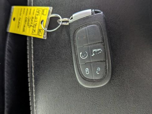 Used 2021 Jeep Cherokee Latitude Lux w/ Comfort/Convenience Group FWD image 26