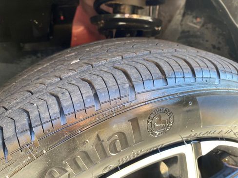 Used 2024 Jeep Compass Limited image 30