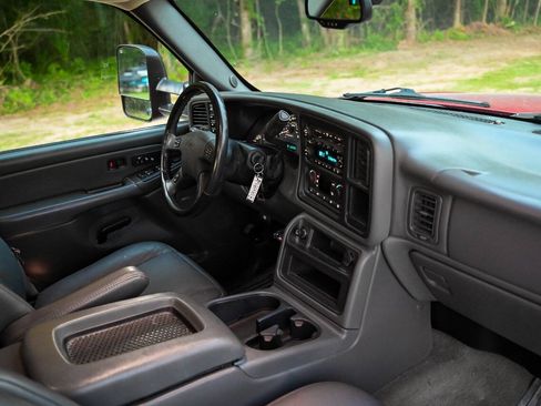 Used 2006 GMC Sierra 2500 SLT w/ Heavy-Duty Power Package AWD/4WD image 73