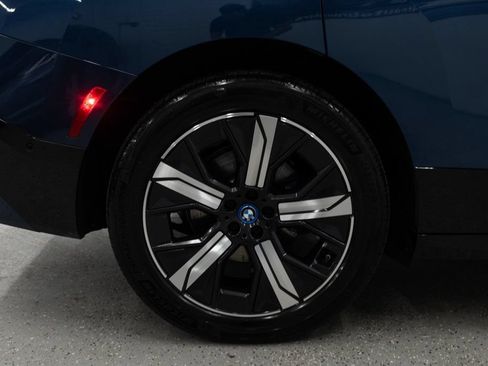 Used 2023 BMW iX xDrive50 w/ Sport Package AWD/4WD image 35